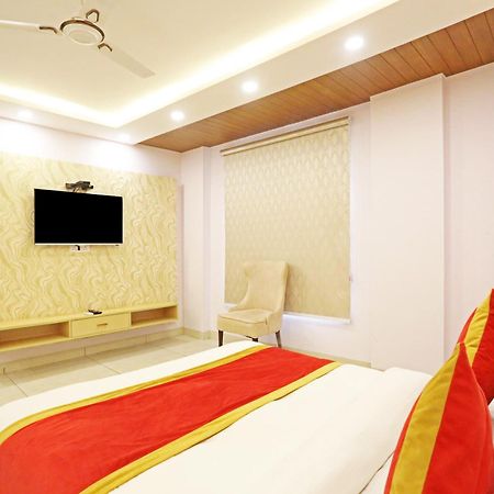 Hotel Mayfair Just A Minute Away From New Delhi Railway Station And Connaught Place Buitenkant foto
