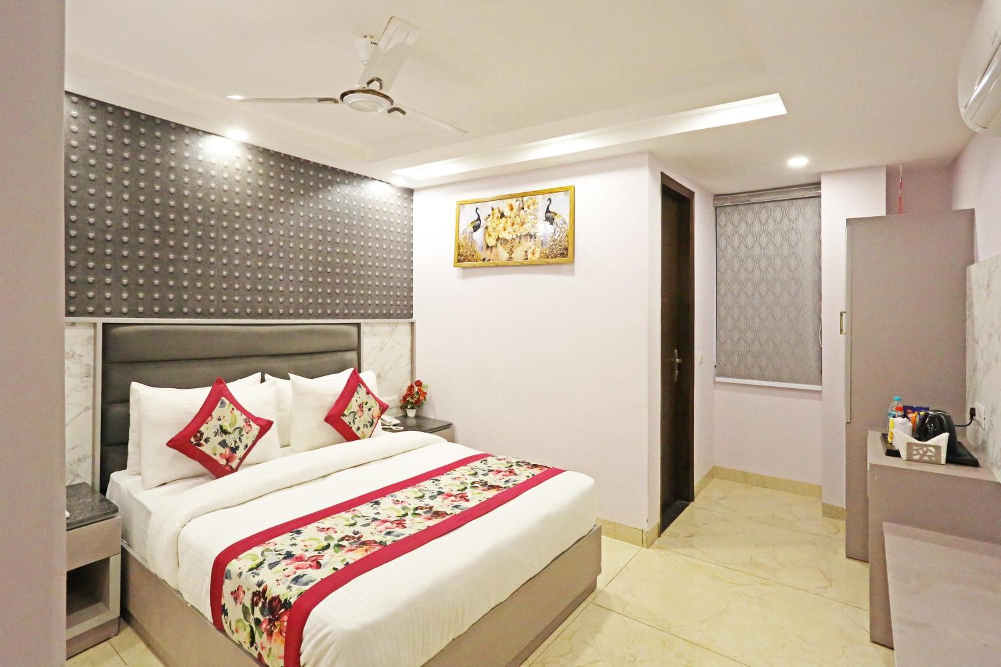Hotel Mayfair Just A Minute Away From New Delhi Railway Station And Connaught Place Buitenkant foto