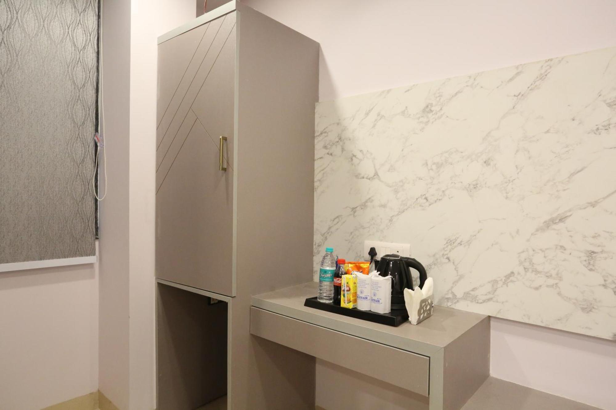 Hotel Mayfair Just A Minute Away From New Delhi Railway Station And Connaught Place Buitenkant foto
