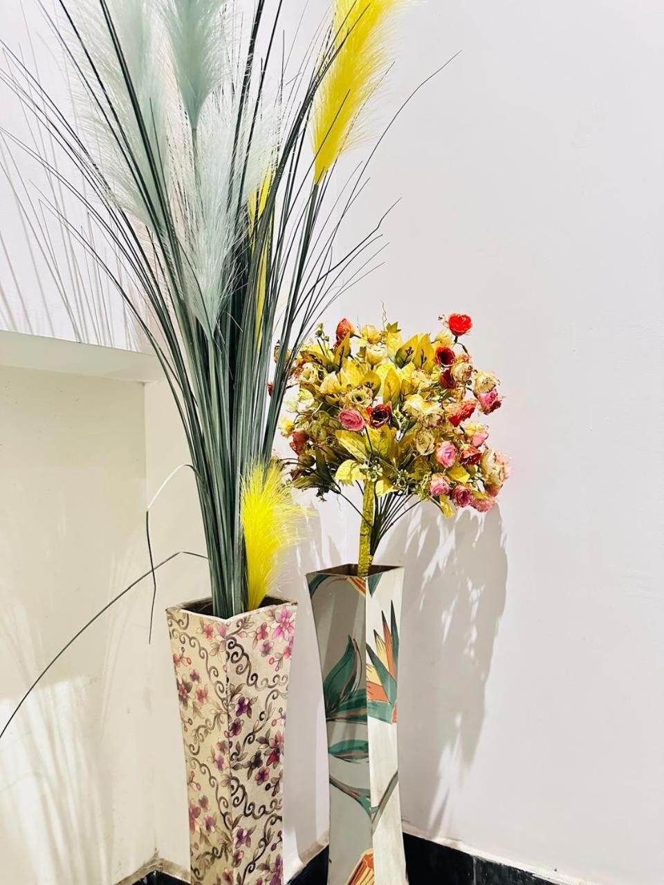 Hotel Mayfair Just A Minute Away From New Delhi Railway Station And Connaught Place Buitenkant foto