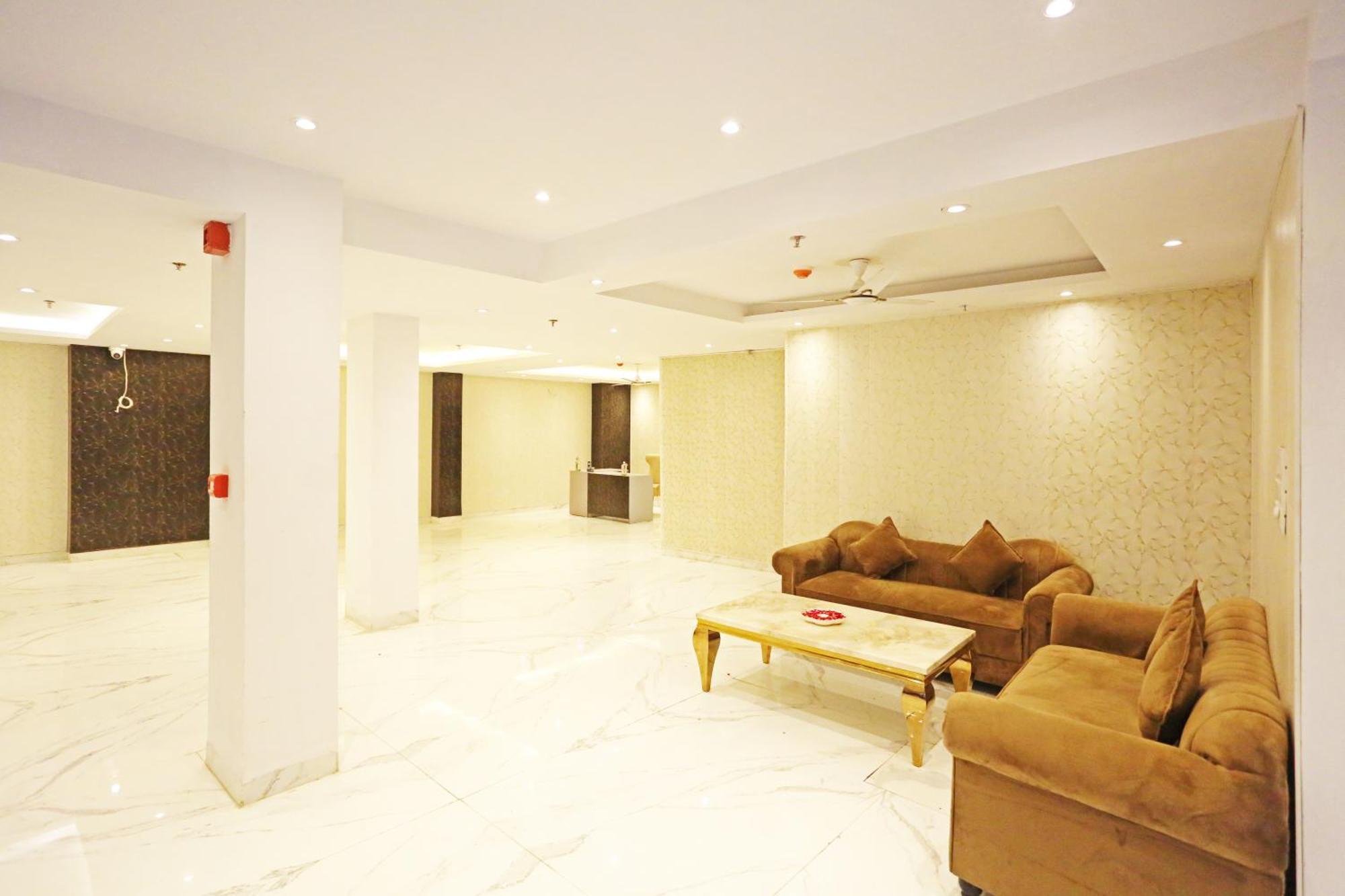 Hotel Mayfair Just A Minute Away From New Delhi Railway Station And Connaught Place Buitenkant foto
