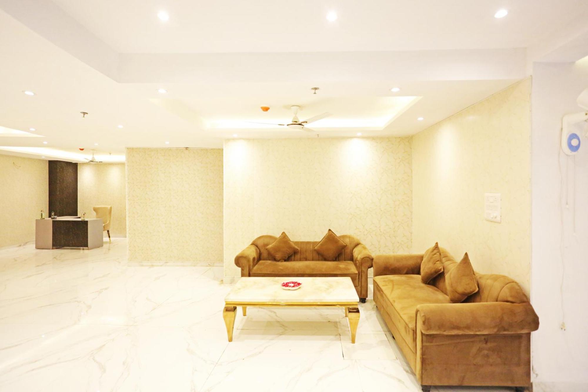 Hotel Mayfair Just A Minute Away From New Delhi Railway Station And Connaught Place Buitenkant foto