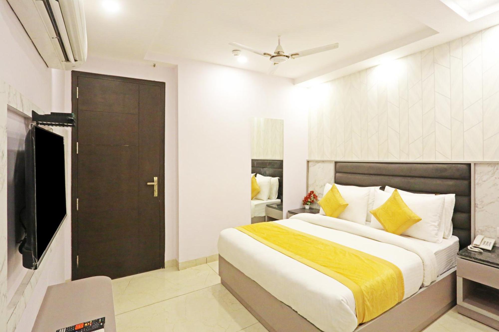 Hotel Mayfair Just A Minute Away From New Delhi Railway Station And Connaught Place Buitenkant foto
